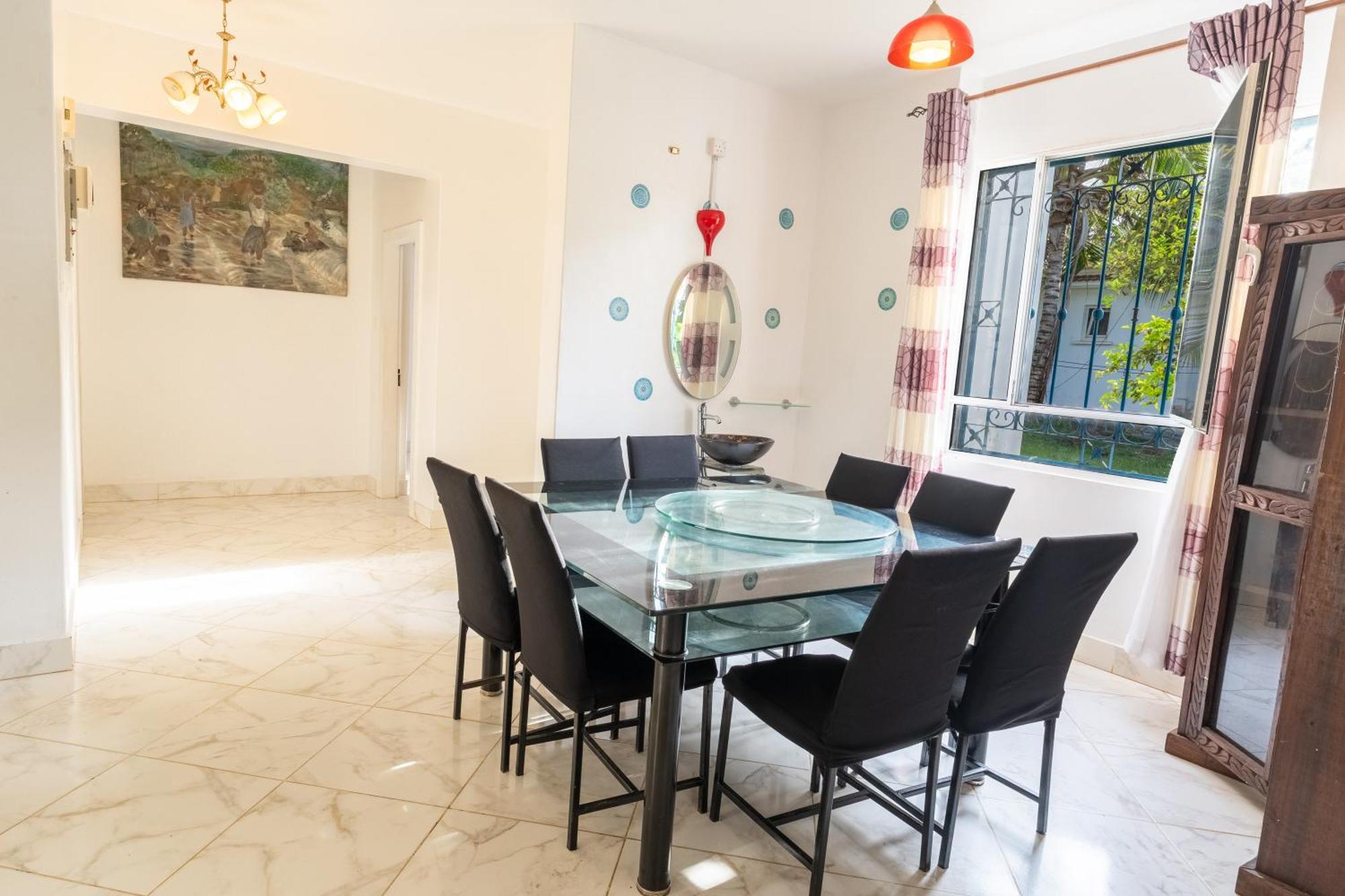 Queens Chateau Boutique Villa Diani Beach Bagian luar foto