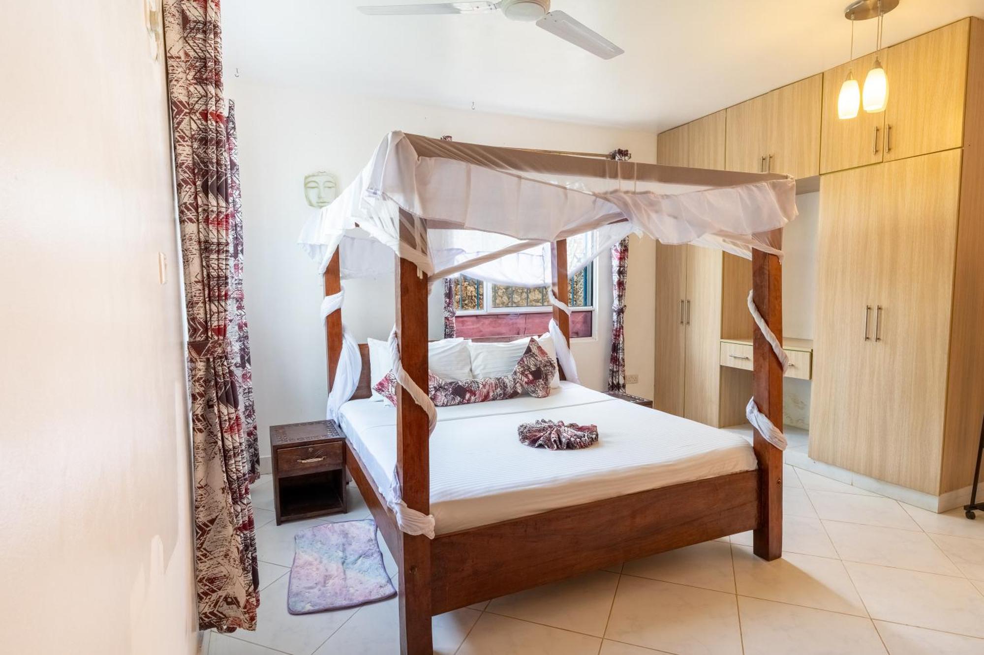 Queens Chateau Boutique Villa Diani Beach Bagian luar foto