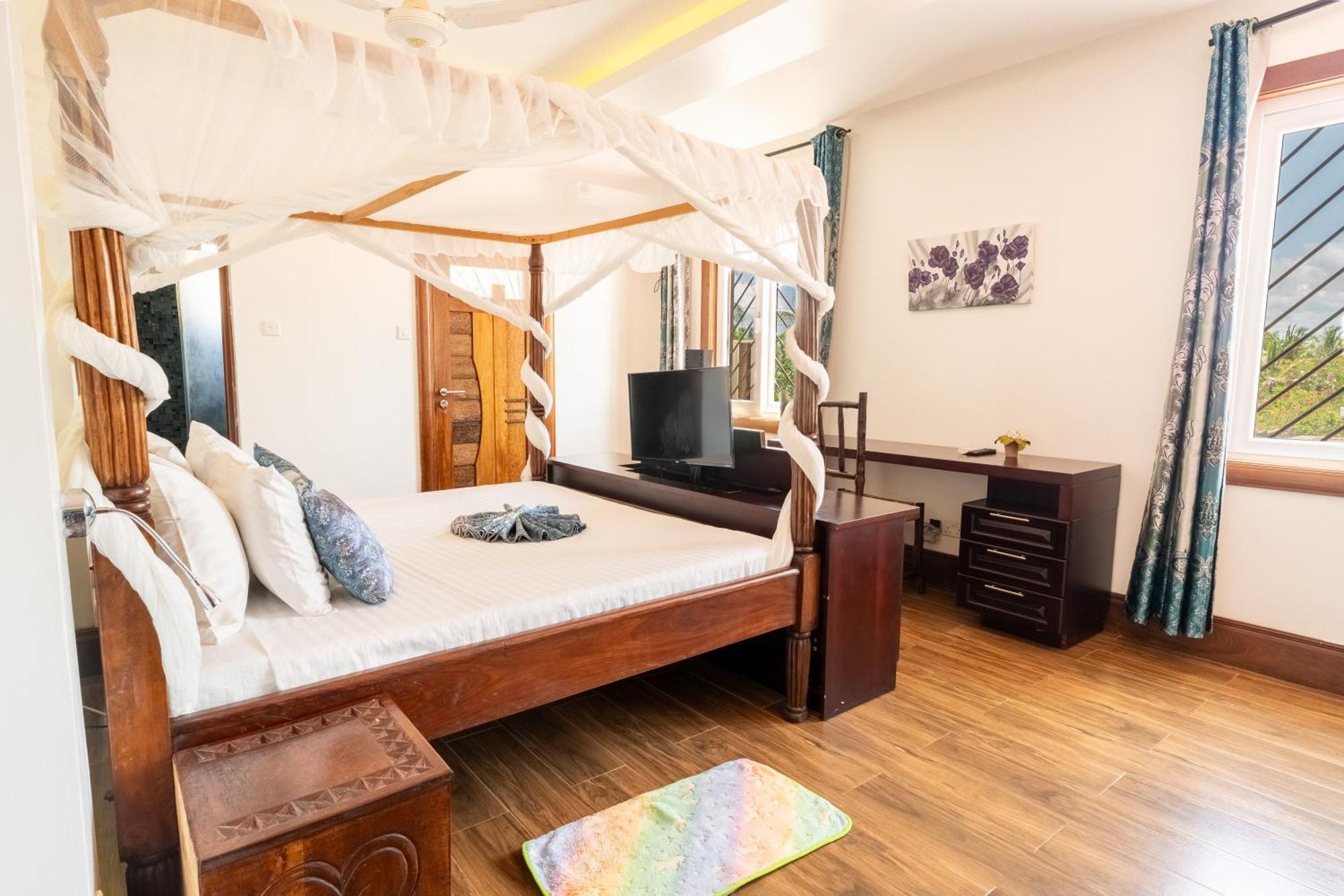 Queens Chateau Boutique Villa Diani Beach Bagian luar foto