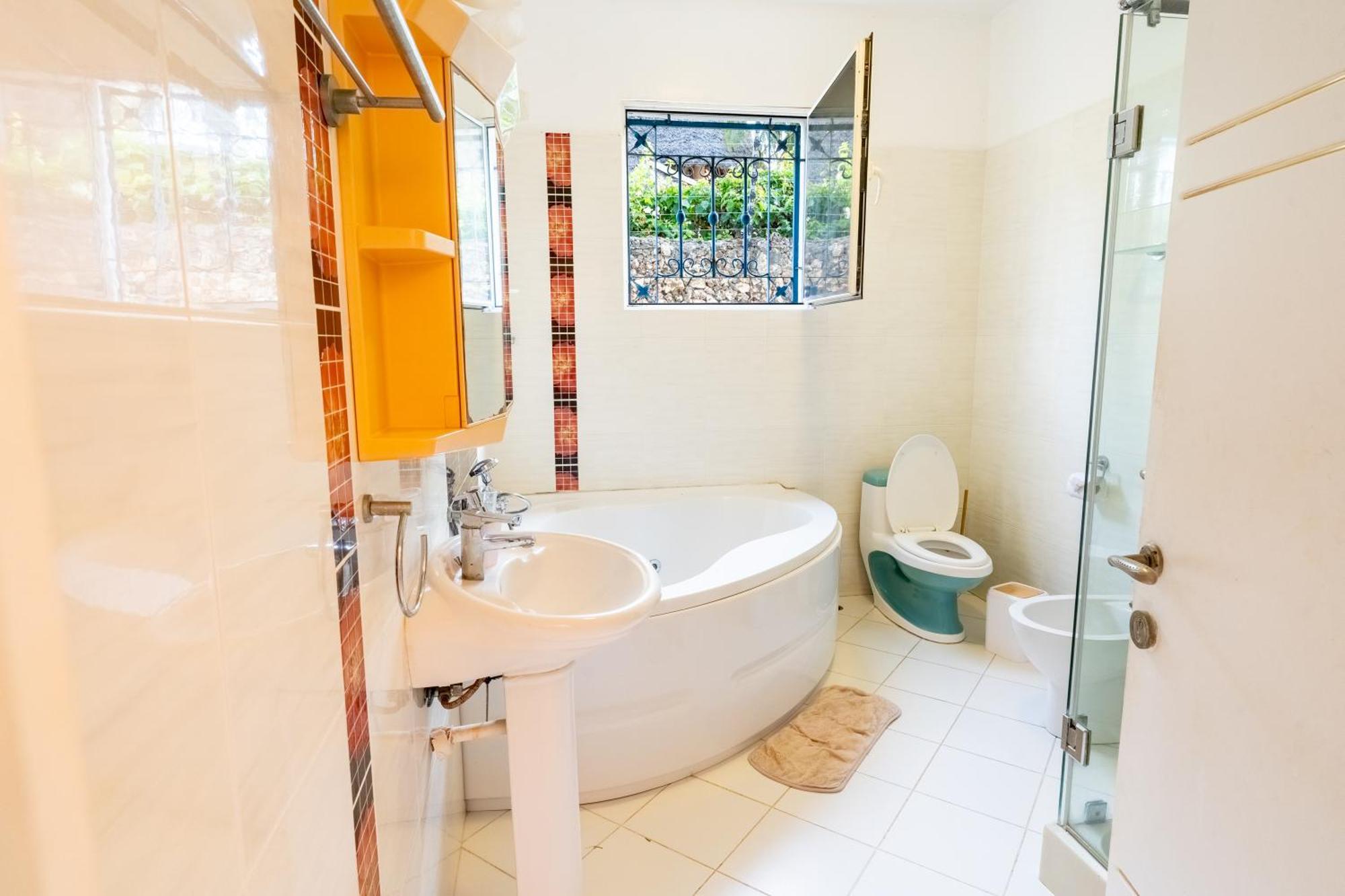 Queens Chateau Boutique Villa Diani Beach Bagian luar foto
