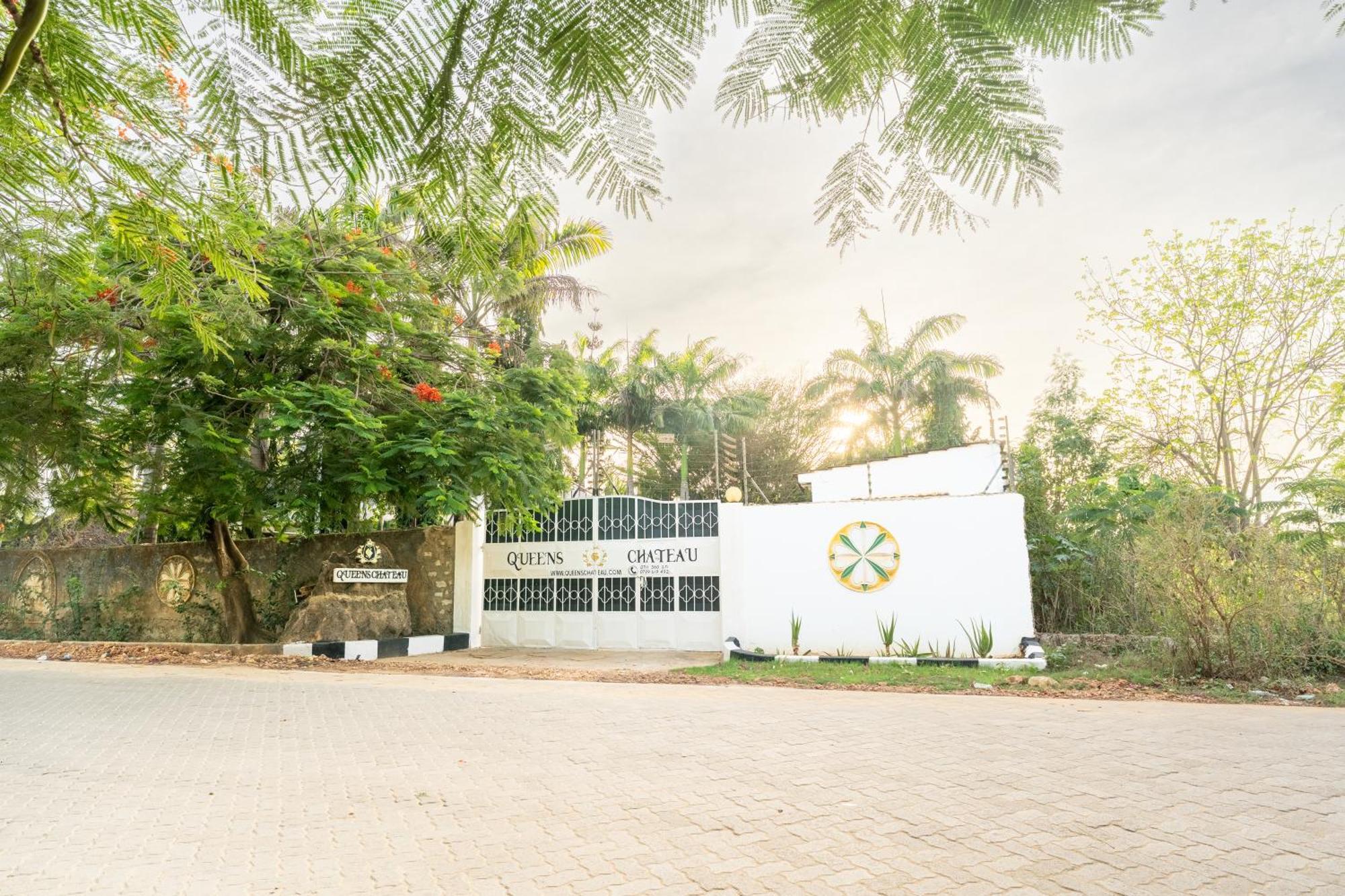 Queens Chateau Boutique Villa Diani Beach Bagian luar foto