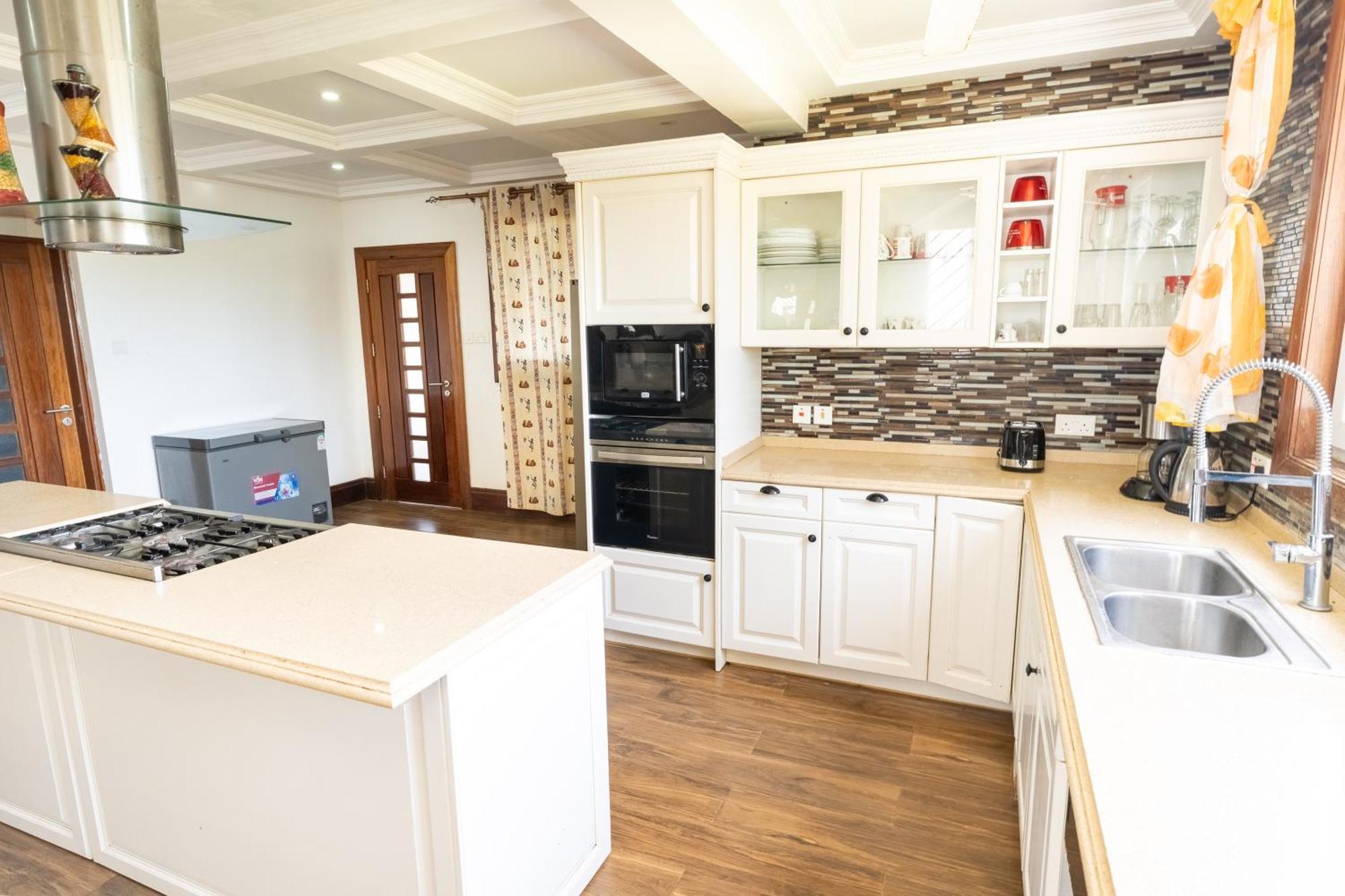 Queens Chateau Boutique Villa Diani Beach Bagian luar foto