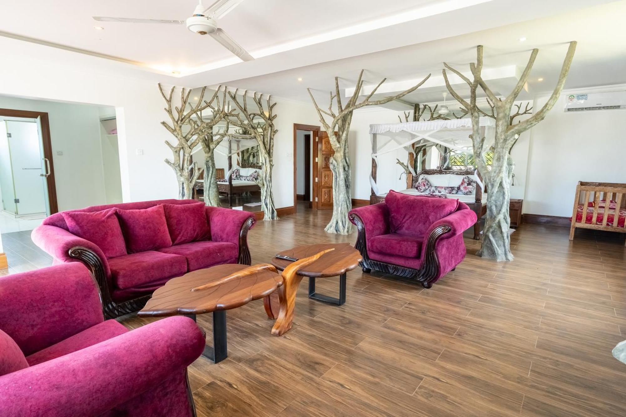 Queens Chateau Boutique Villa Diani Beach Bagian luar foto