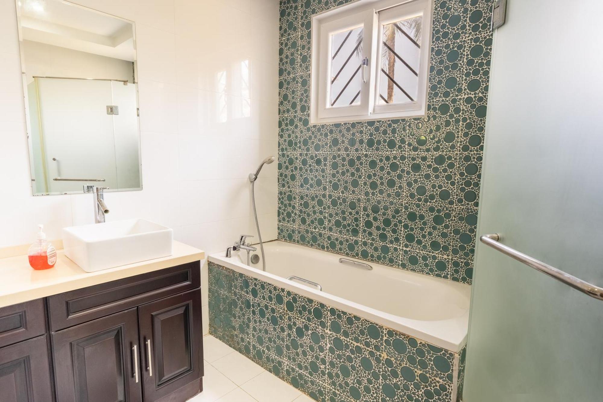 Queens Chateau Boutique Villa Diani Beach Bagian luar foto