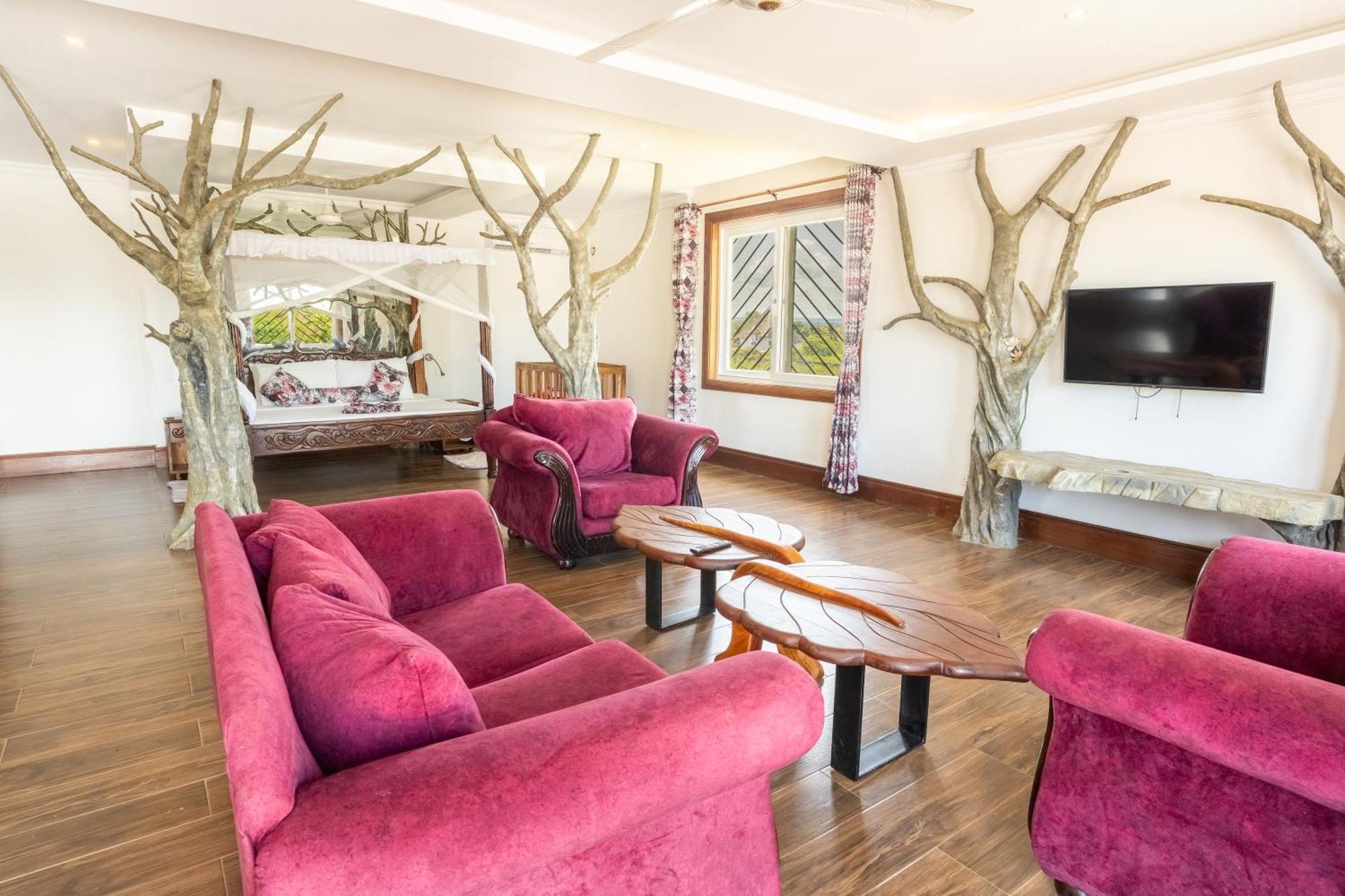 Queens Chateau Boutique Villa Diani Beach Bagian luar foto