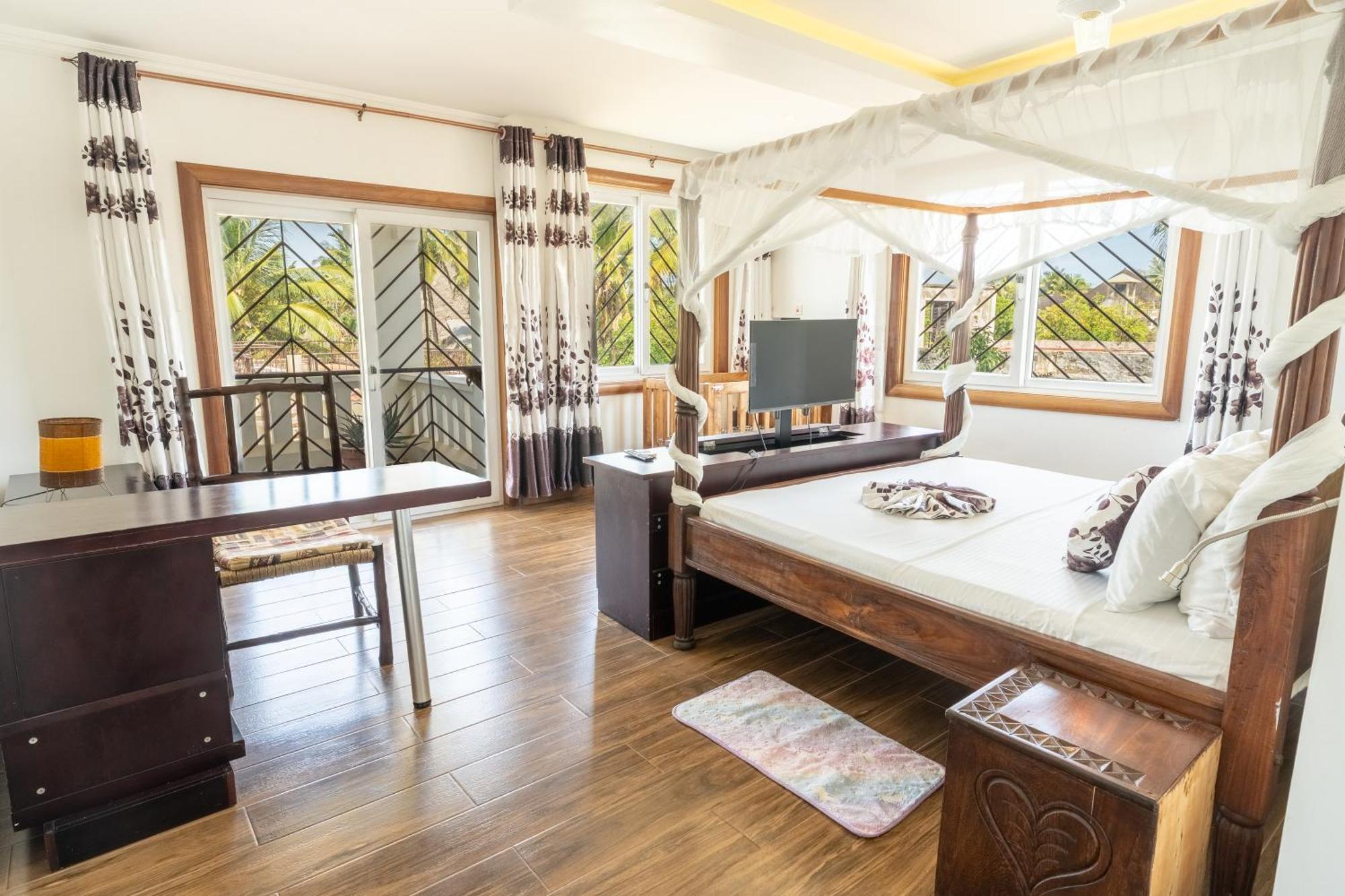 Queens Chateau Boutique Villa Diani Beach Bagian luar foto