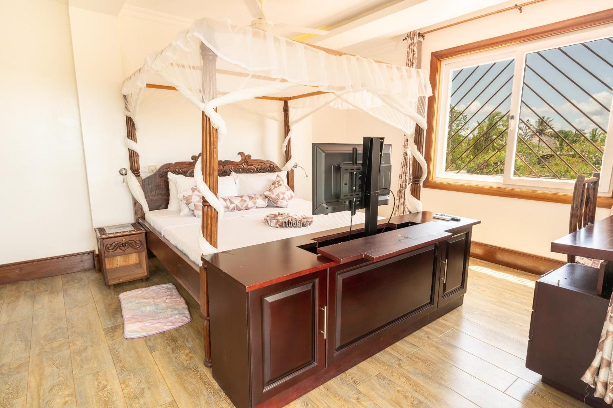 Queens Chateau Boutique Villa Diani Beach Bagian luar foto